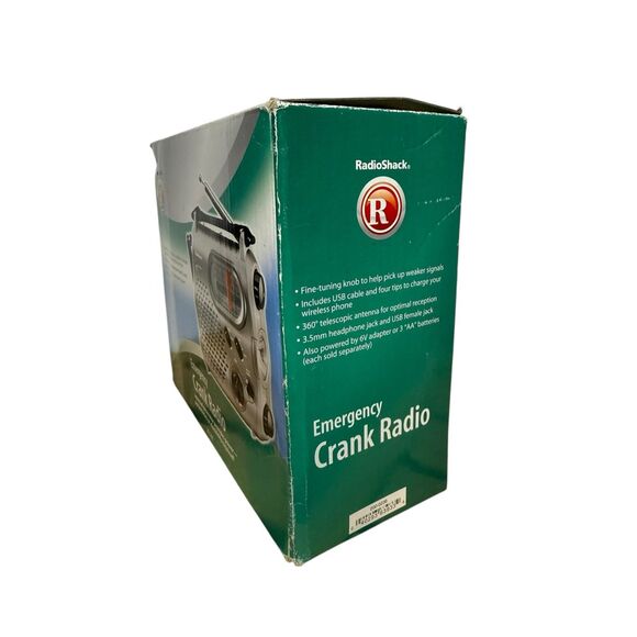 Radio Shack Emergency Crank Radio 20-238 AM/FM Flashlight Generator Powered NEW - Picture 2 of 4